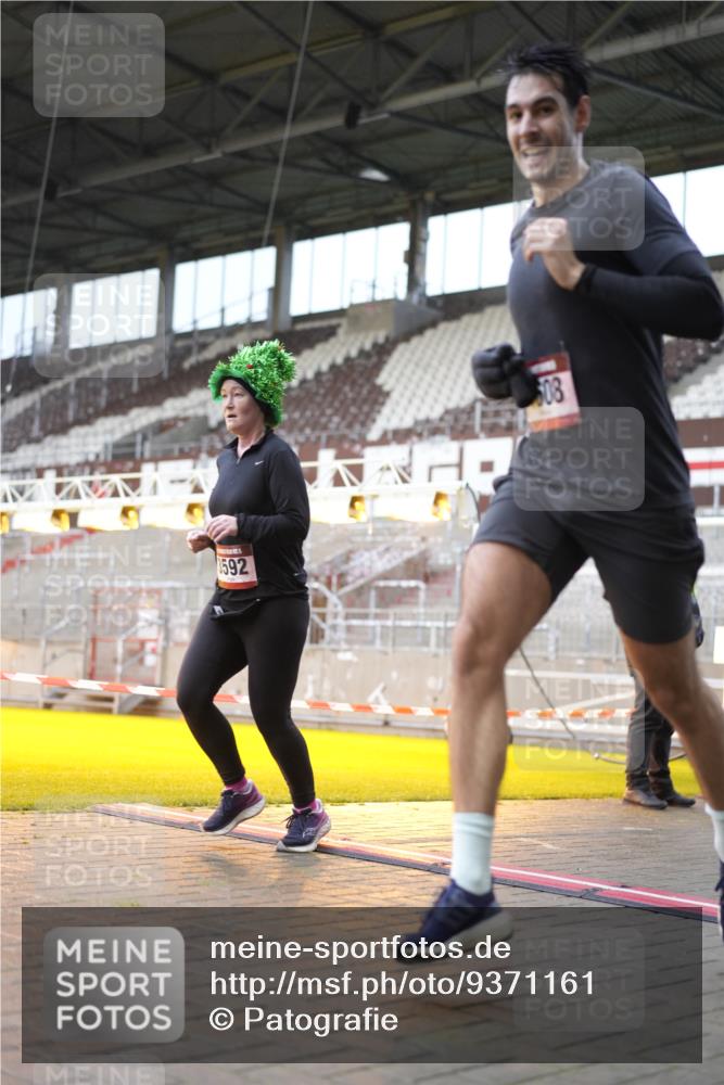 07.12.2025 - St. Pauli X-Mass-Run No. 15 Patografie http://msf.ph/oto/9371161 07.12.2025 11:40:45 Ziel 52, 726, 727, 1061, 1277, 2199, 2294, 2416, 2417, 2425, 2865, 2947, 2976, 3259, 3592, 3619, 4608 meine-sportfotos.de