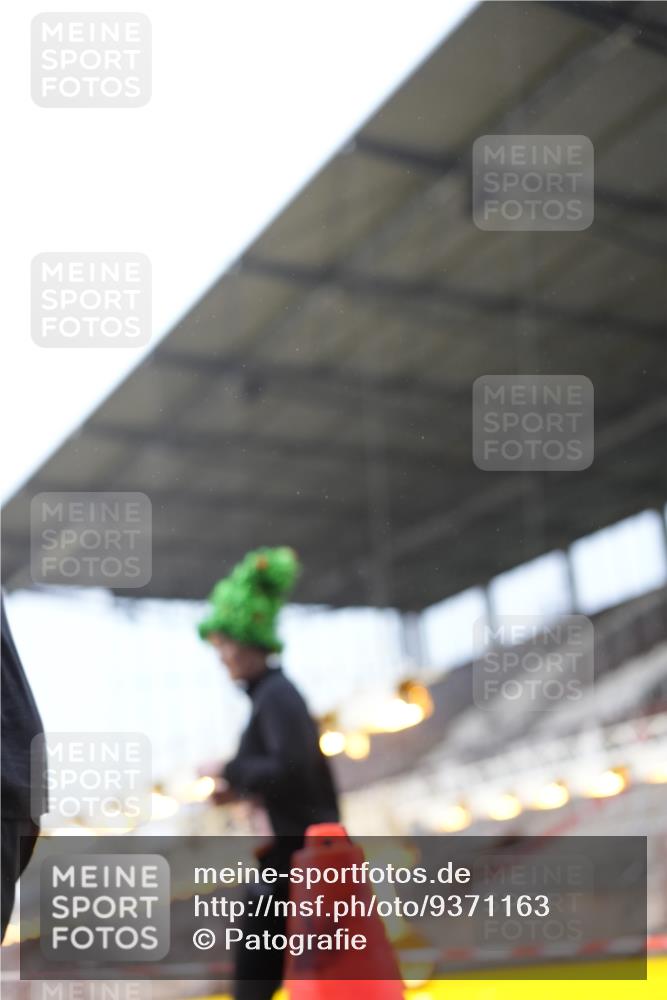 07.12.2025 - St. Pauli X-Mass-Run No. 15 Patografie http://msf.ph/oto/9371163 07.12.2025 11:40:46 Ziel 52, 726, 727, 1061, 1277, 2199, 2292, 2294, 2425, 2865, 2947, 2976, 3259, 3592, 3619, 4608 meine-sportfotos.de