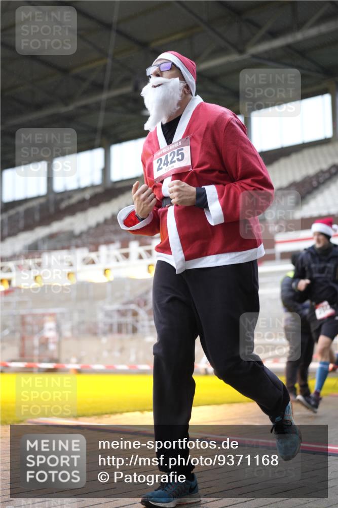 07.12.2025 - St. Pauli X-Mass-Run No. 15 Patografie http://msf.ph/oto/9371168 07.12.2025 11:40:49 Ziel 52, 726, 727, 1277, 2199, 2292, 2294, 2425, 2865, 2947, 2976, 3259, 3592, 3619, 3912, 4608 meine-sportfotos.de