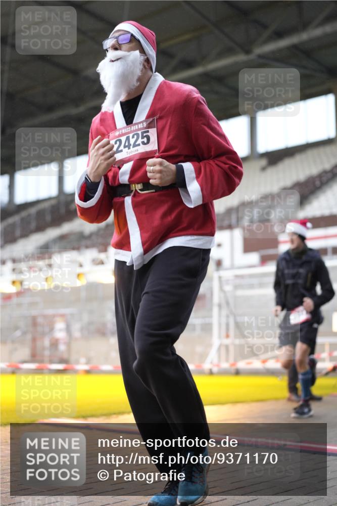 07.12.2025 - St. Pauli X-Mass-Run No. 15 Patografie http://msf.ph/oto/9371170 07.12.2025 11:40:49 Ziel 52, 726, 727, 1277, 2199, 2292, 2294, 2425, 2865, 2947, 2976, 3259, 3592, 3619, 3912, 4608 meine-sportfotos.de