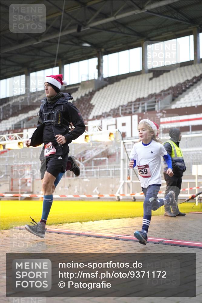 07.12.2025 - St. Pauli X-Mass-Run No. 15 Patografie http://msf.ph/oto/9371172 07.12.2025 11:40:50 Ziel 52, 726, 727, 1277, 2199, 2292, 2294, 2425, 2865, 2947, 2976, 3259, 3592, 3619, 3912, 4608 meine-sportfotos.de
