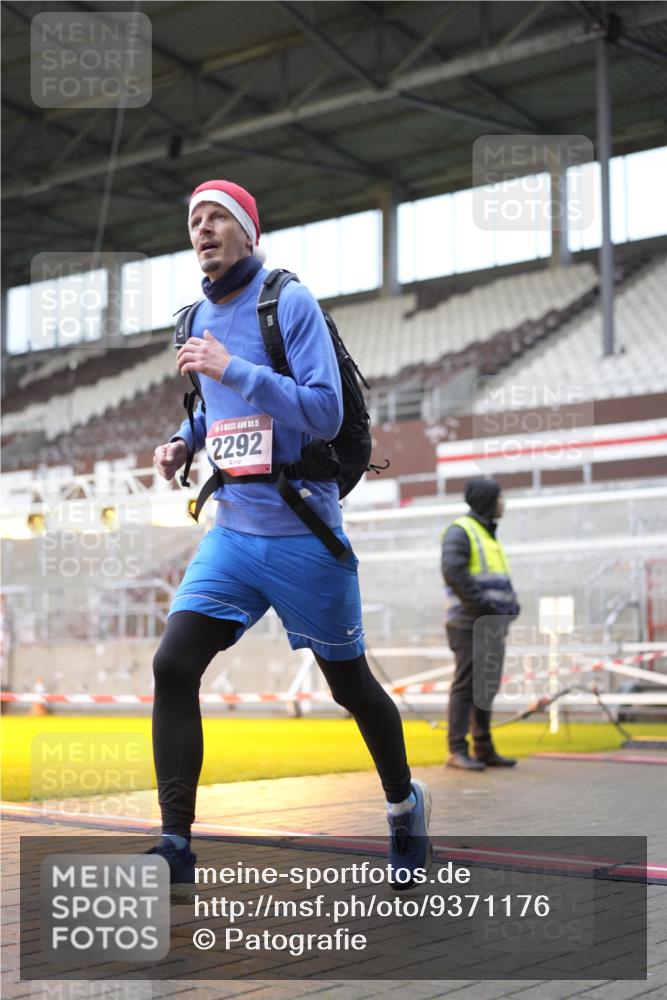 07.12.2025 - St. Pauli X-Mass-Run No. 15 Patografie http://msf.ph/oto/9371176 07.12.2025 11:40:51 Ziel 726, 727, 1277, 2199, 2292, 2294, 2425, 2865, 2947, 2976, 3259, 3592, 3619, 3912, 4608 meine-sportfotos.de