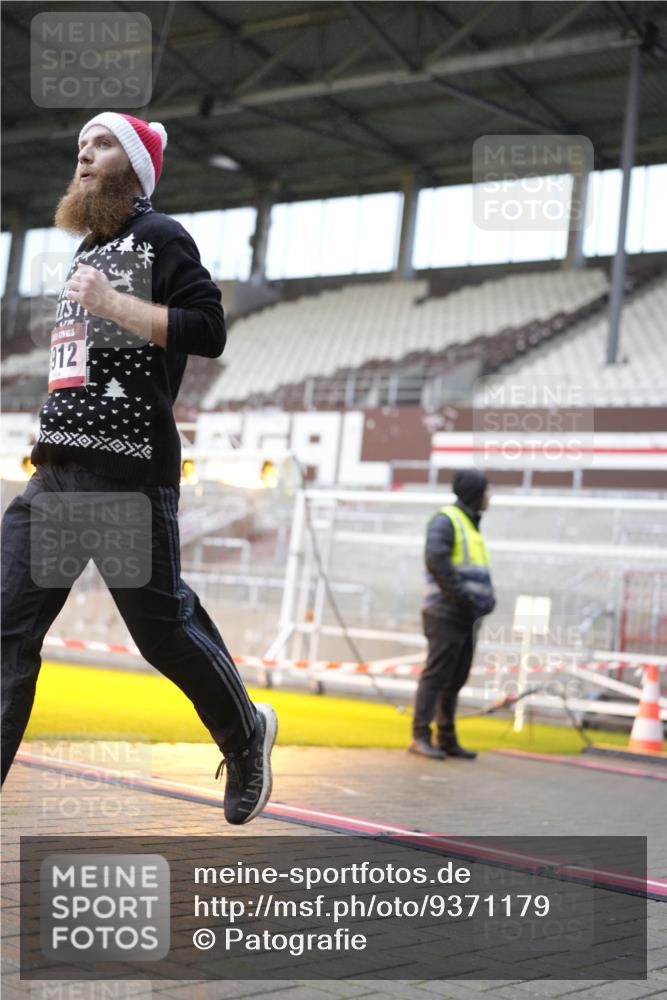 07.12.2025 - St. Pauli X-Mass-Run No. 15 Patografie http://msf.ph/oto/9371179 07.12.2025 11:40:53 Ziel 726, 727, 1277, 2199, 2292, 2294, 2425, 2865, 2947, 2976, 3259, 3592, 3619, 3912, 4608 meine-sportfotos.de