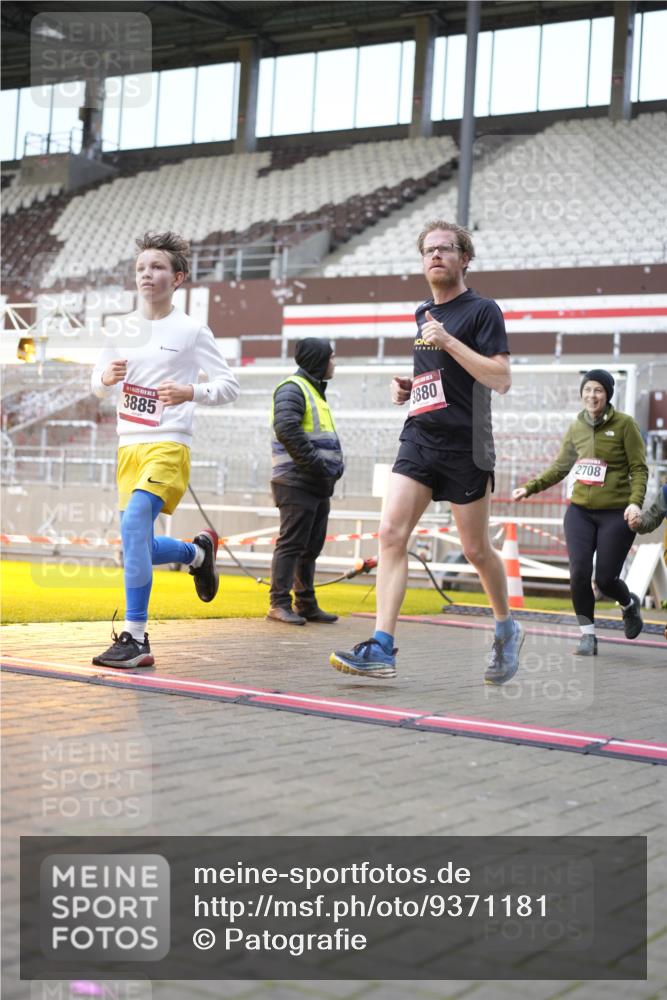 07.12.2025 - St. Pauli X-Mass-Run No. 15 Patografie http://msf.ph/oto/9371181 07.12.2025 11:40:58 Ziel 2292, 2294, 2425, 2708, 2710, 2947, 2976, 3259, 3592, 3619, 3880, 3885, 3912, 4608 meine-sportfotos.de