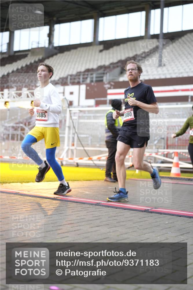 07.12.2025 - St. Pauli X-Mass-Run No. 15 Patografie http://msf.ph/oto/9371183 07.12.2025 11:40:59 Ziel 2292, 2294, 2425, 2708, 2710, 2947, 3259, 3592, 3619, 3880, 3885, 3912, 4608 meine-sportfotos.de