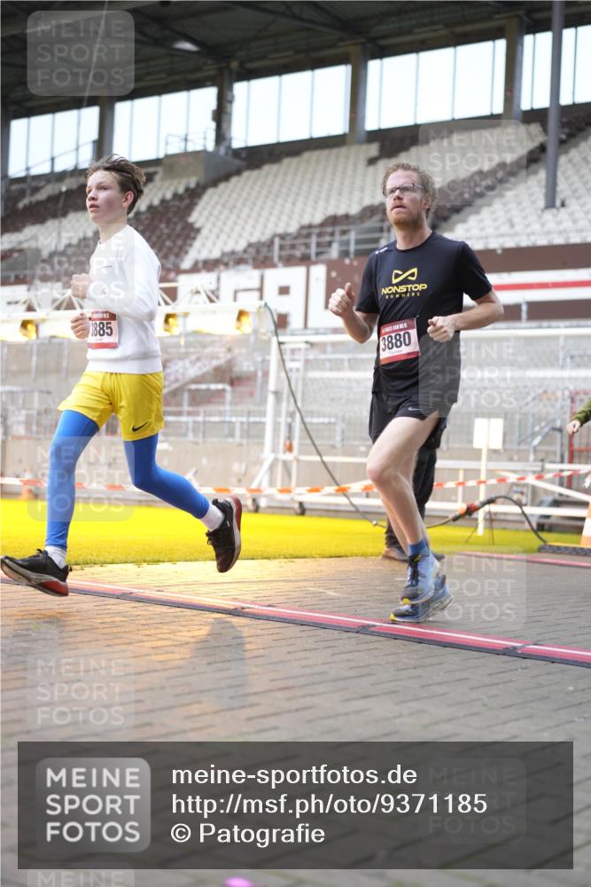 07.12.2025 - St. Pauli X-Mass-Run No. 15 Patografie http://msf.ph/oto/9371185 07.12.2025 11:40:59 Ziel 2292, 2294, 2425, 2708, 2710, 2947, 3259, 3592, 3619, 3880, 3885, 3912, 4608 meine-sportfotos.de