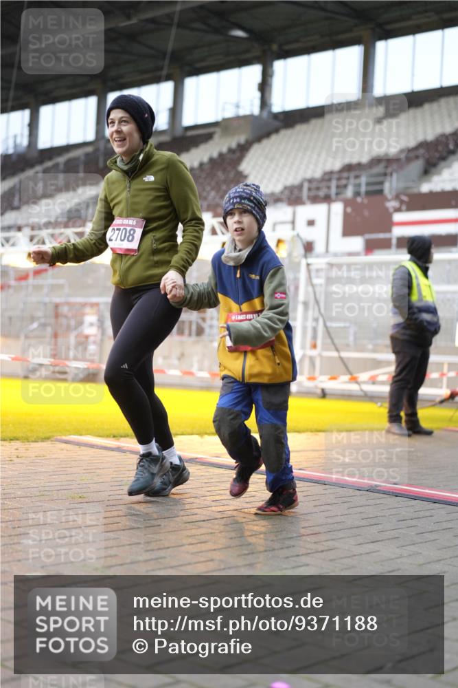07.12.2025 - St. Pauli X-Mass-Run No. 15 Patografie http://msf.ph/oto/9371188 07.12.2025 11:41:01 Ziel 2292, 2294, 2425, 2708, 2710, 2947, 3259, 3619, 3748, 3880, 3885, 3912 meine-sportfotos.de