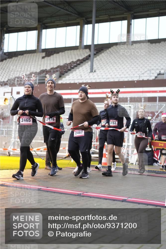 07.12.2025 - St. Pauli X-Mass-Run No. 15 Patografie http://msf.ph/oto/9371200 07.12.2025 11:41:16 Ziel 2465, 2466, 2470, 2471, 2476, 2479, 2491, 3153, 3204, 3505, 3747, 3748 meine-sportfotos.de