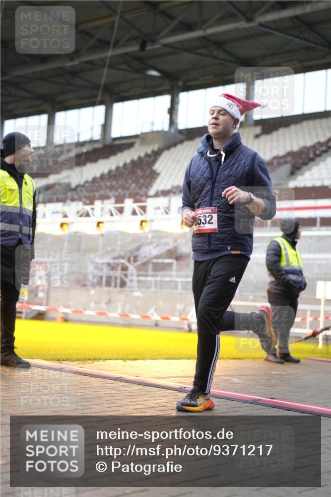 07.12.2025 - St. Pauli X-Mass-Run No. 15 Patografie http://msf.ph/oto/9371217 07.12.2025 11:41:23 Ziel 2465, 2466, 2470, 2471, 2476, 2479, 2491, 3153, 3204, 3393, 3505, 3532, 3732 meine-sportfotos.de