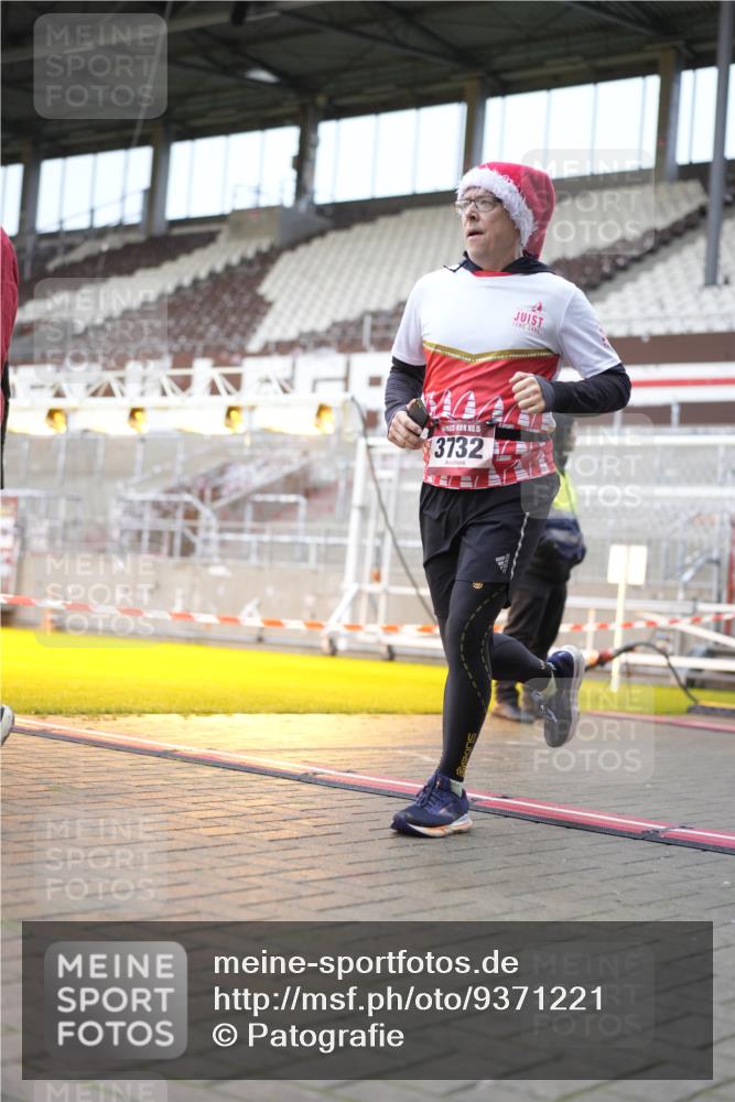 07.12.2025 - St. Pauli X-Mass-Run No. 15 Patografie http://msf.ph/oto/9371221 07.12.2025 11:41:27 Ziel 1801, 2465, 2466, 2470, 2471, 2476, 2479, 2491, 3153, 3204, 3393, 3505, 3532, 3732, 3755, 3757, 3764, 3784 meine-sportfotos.de