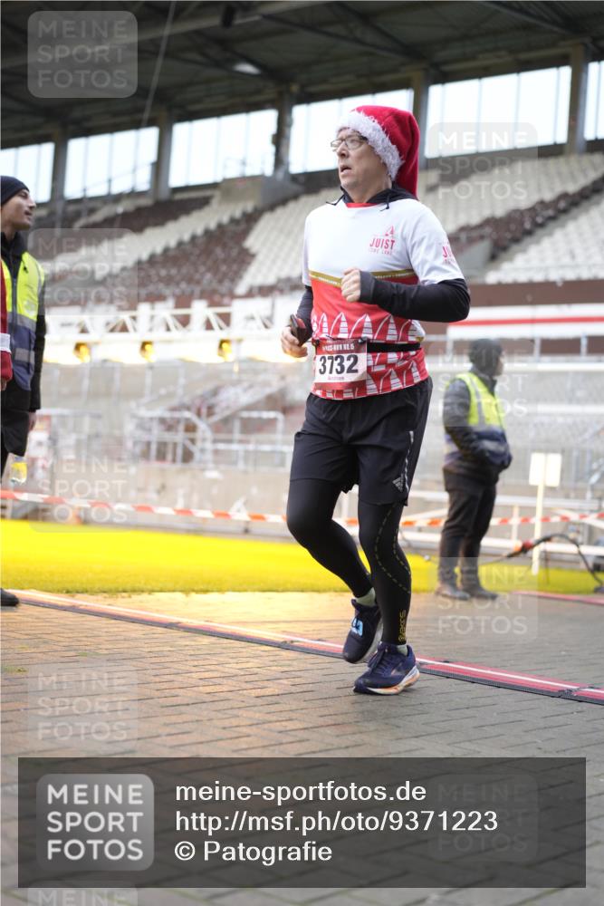 07.12.2025 - St. Pauli X-Mass-Run No. 15 Patografie http://msf.ph/oto/9371223 07.12.2025 11:41:28 Ziel 1801, 2465, 2466, 2470, 2471, 2476, 2479, 2491, 3153, 3204, 3393, 3505, 3532, 3732, 3755, 3757, 3764, 3784 meine-sportfotos.de