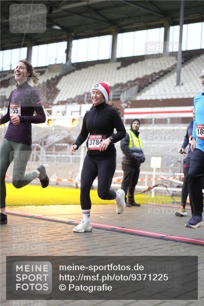 07.12.2025 - St. Pauli X-Mass-Run No. 15 Patografie http://msf.ph/oto/9371225 07.12.2025 11:41:29 Ziel 1801, 2465, 2466, 2470, 2471, 2476, 2479, 2491, 3153, 3204, 3393, 3505, 3532, 3732, 3755, 3757, 3764, 3784 meine-sportfotos.de