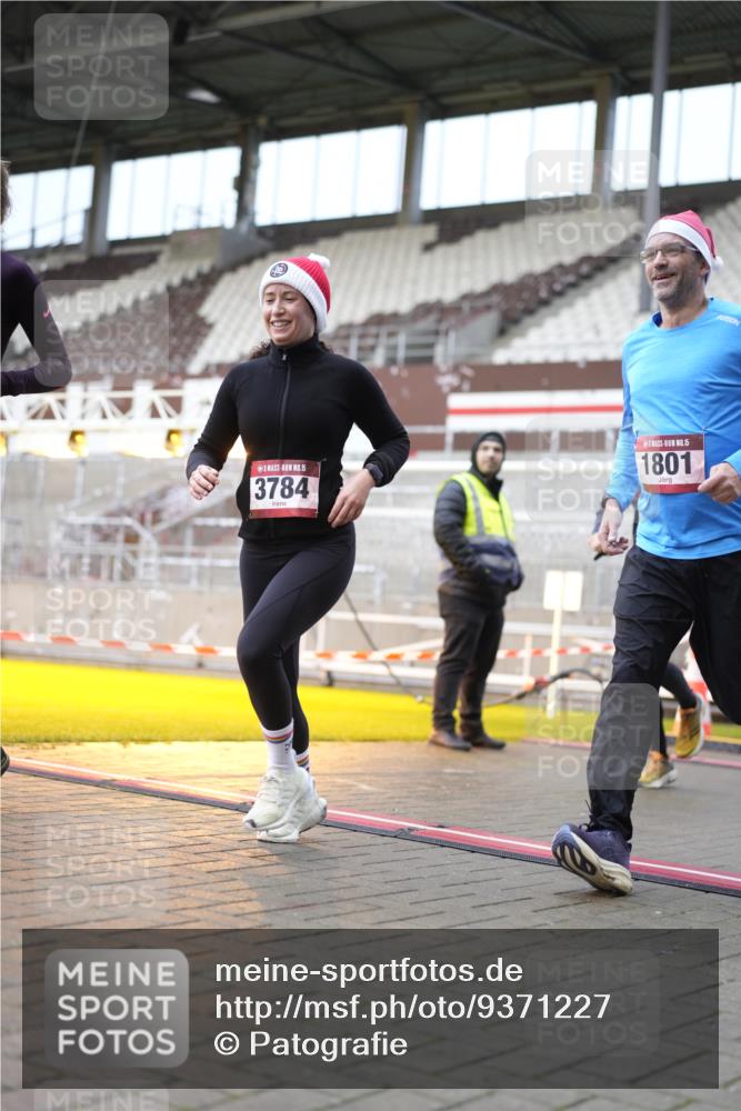 07.12.2025 - St. Pauli X-Mass-Run No. 15 Patografie http://msf.ph/oto/9371227 07.12.2025 11:41:29 Ziel 1801, 2465, 2466, 2470, 2471, 2476, 2479, 2491, 3153, 3204, 3393, 3505, 3532, 3732, 3755, 3757, 3764, 3784 meine-sportfotos.de