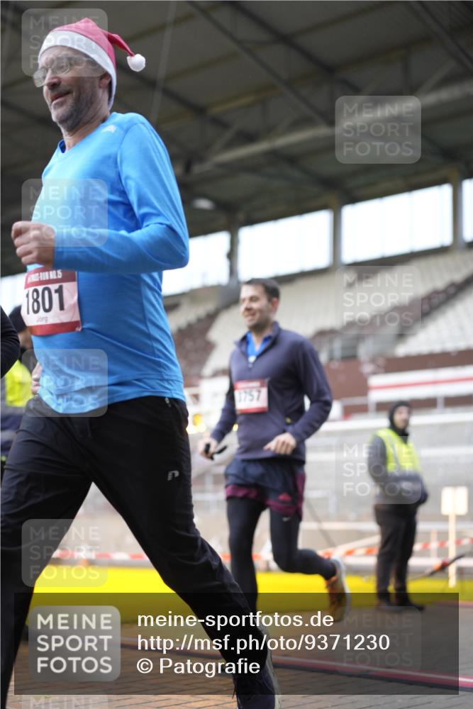 07.12.2025 - St. Pauli X-Mass-Run No. 15 Patografie http://msf.ph/oto/9371230 07.12.2025 11:41:30 Ziel 1801, 2465, 2466, 2470, 2471, 2476, 2479, 2491, 3153, 3204, 3393, 3505, 3532, 3555, 3732, 3755, 3757, 3764, 3784 meine-sportfotos.de