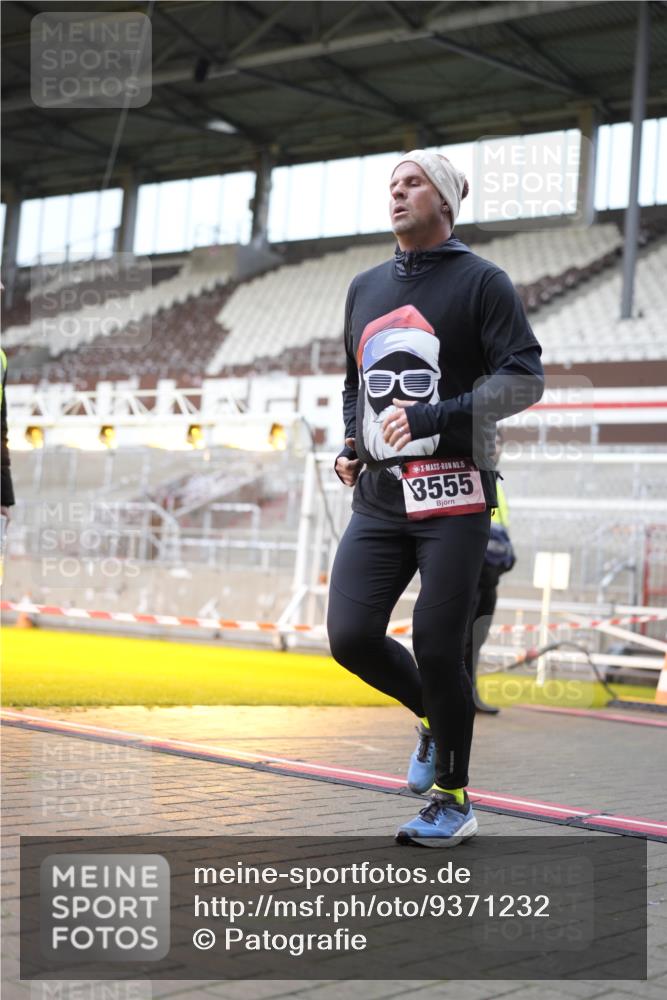07.12.2025 - St. Pauli X-Mass-Run No. 15 Patografie http://msf.ph/oto/9371232 07.12.2025 11:41:35 Ziel 1801, 2231, 2435, 3222, 3393, 3479, 3532, 3555, 3732, 3755, 3757, 3764, 3784 meine-sportfotos.de