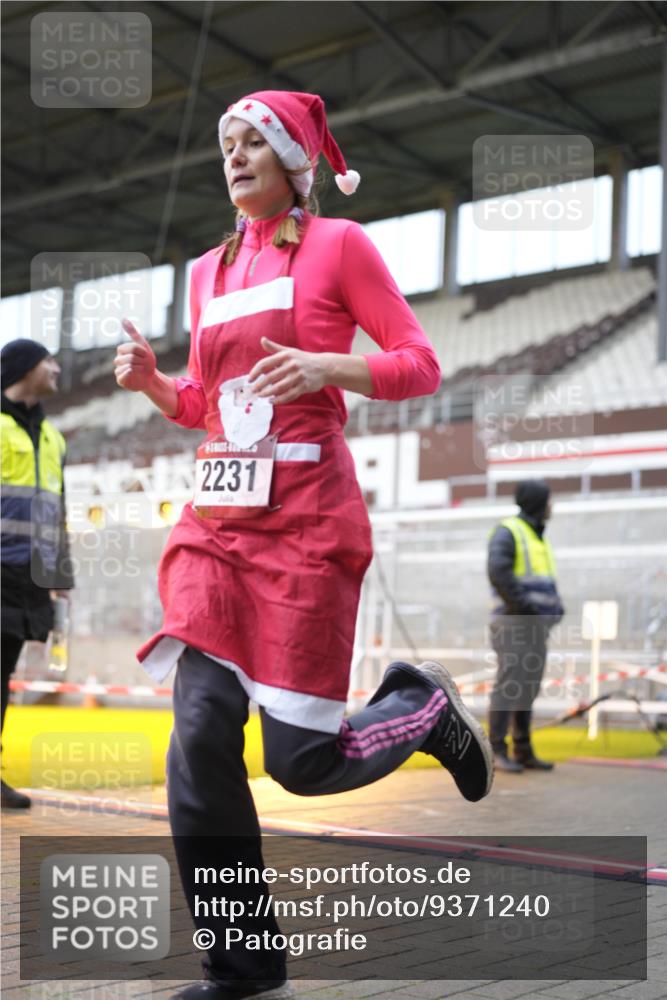 07.12.2025 - St. Pauli X-Mass-Run No. 15 Patografie http://msf.ph/oto/9371240 07.12.2025 11:41:37 Ziel 1801, 2231, 2435, 3222, 3393, 3479, 3532, 3555, 3732, 3755, 3757, 3764, 3784 meine-sportfotos.de