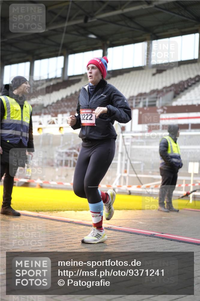 07.12.2025 - St. Pauli X-Mass-Run No. 15 Patografie http://msf.ph/oto/9371241 07.12.2025 11:41:38 Ziel 1801, 2231, 2435, 3222, 3393, 3479, 3555, 3732, 3755, 3757, 3764, 3784 meine-sportfotos.de