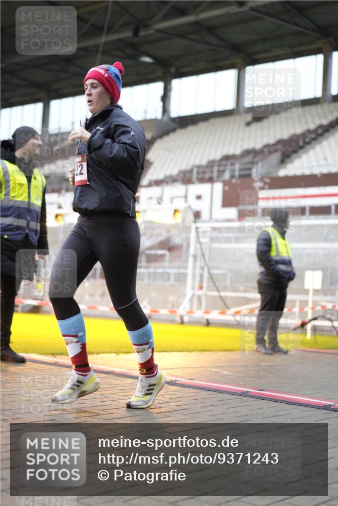 07.12.2025 - St. Pauli X-Mass-Run No. 15 Patografie http://msf.ph/oto/9371243 07.12.2025 11:41:38 Ziel 1801, 2231, 2435, 3222, 3393, 3479, 3555, 3732, 3755, 3757, 3764, 3784 meine-sportfotos.de