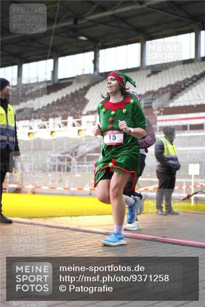 07.12.2025 - St. Pauli X-Mass-Run No. 15 Patografie http://msf.ph/oto/9371258 07.12.2025 11:41:51 Ziel 15, 2231, 2435, 3222, 3479, 3717, 3718, 3922, 3923 meine-sportfotos.de