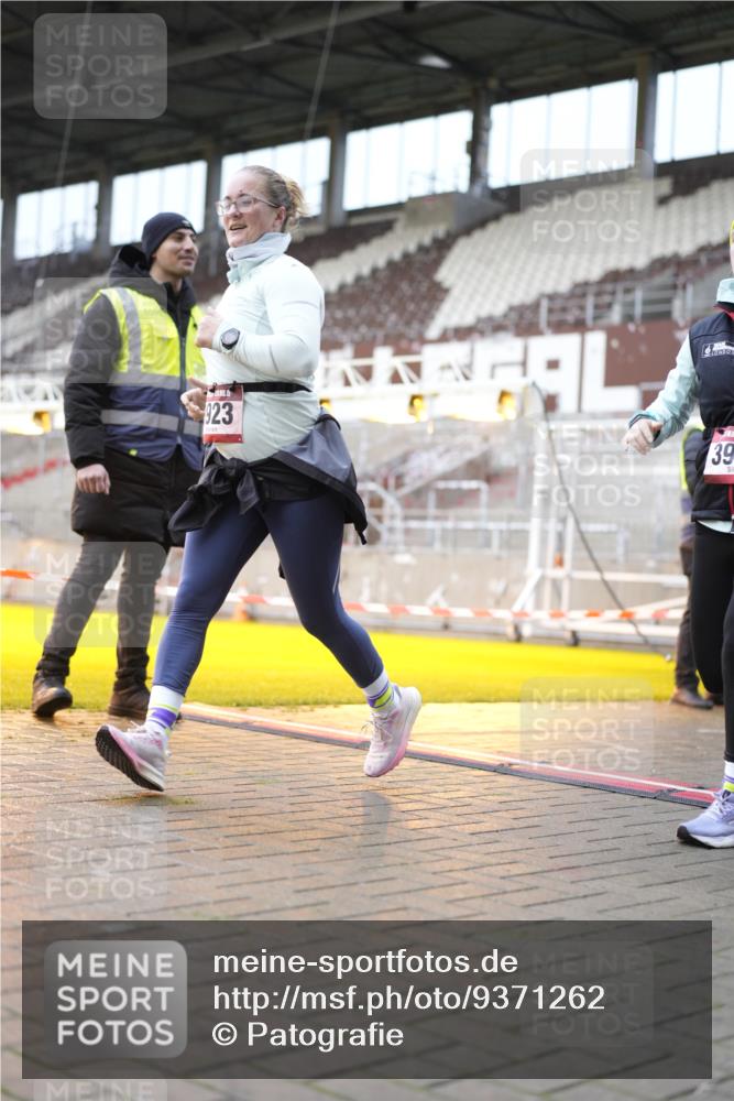 07.12.2025 - St. Pauli X-Mass-Run No. 15 Patografie http://msf.ph/oto/9371262 07.12.2025 11:41:55 Ziel 15, 462, 465, 2291, 2435, 3479, 3717, 3718, 3922, 3923, 4605 meine-sportfotos.de