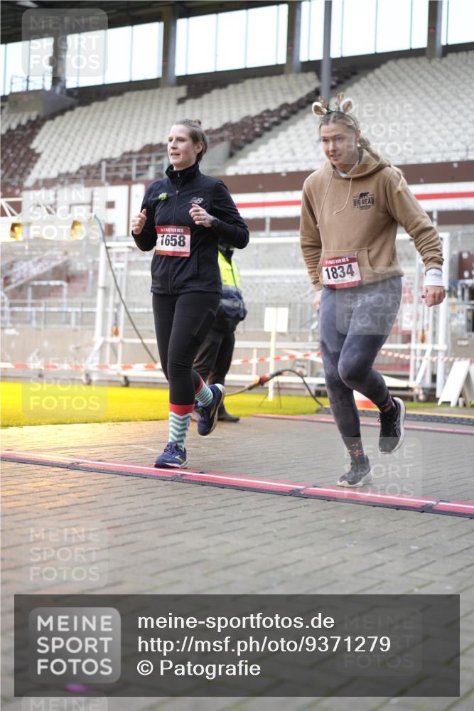 07.12.2025 - St. Pauli X-Mass-Run No. 15 Patografie http://msf.ph/oto/9371279 07.12.2025 11:42:03 Ziel 15, 462, 465, 1834, 2291, 3717, 3810, 3903, 3922, 3923, 4605 meine-sportfotos.de