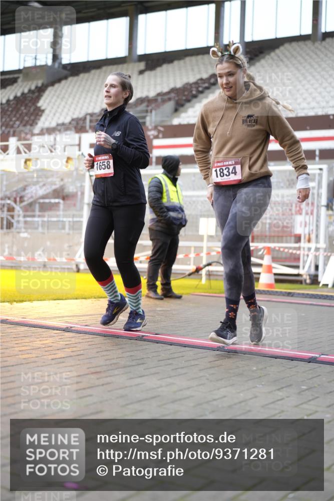 07.12.2025 - St. Pauli X-Mass-Run No. 15 Patografie http://msf.ph/oto/9371281 07.12.2025 11:42:03 Ziel 15, 462, 465, 1834, 2291, 3717, 3810, 3903, 3922, 3923, 4605 meine-sportfotos.de