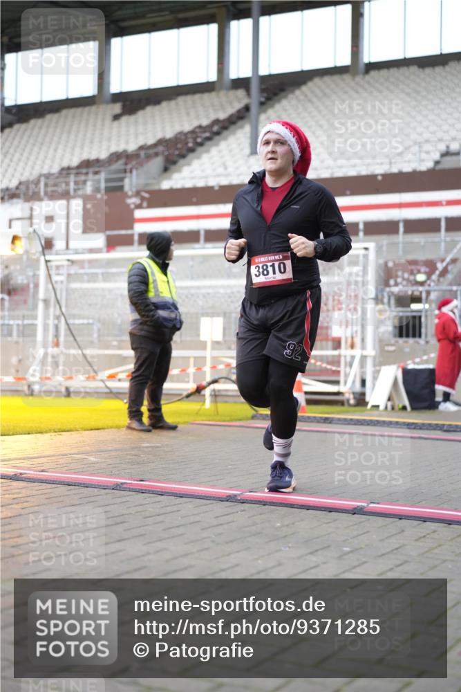 07.12.2025 - St. Pauli X-Mass-Run No. 15 Patografie http://msf.ph/oto/9371285 07.12.2025 11:42:04 Ziel 15, 462, 465, 1834, 2291, 3717, 3810, 3903, 3905, 3906, 3908, 3922, 3923, 4605 meine-sportfotos.de