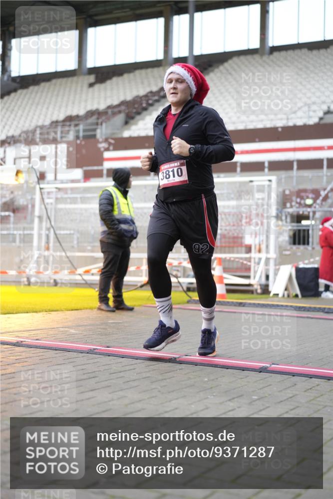 07.12.2025 - St. Pauli X-Mass-Run No. 15 Patografie http://msf.ph/oto/9371287 07.12.2025 11:42:04 Ziel 15, 462, 465, 1834, 2291, 3717, 3810, 3903, 3905, 3906, 3908, 3922, 3923, 4605 meine-sportfotos.de