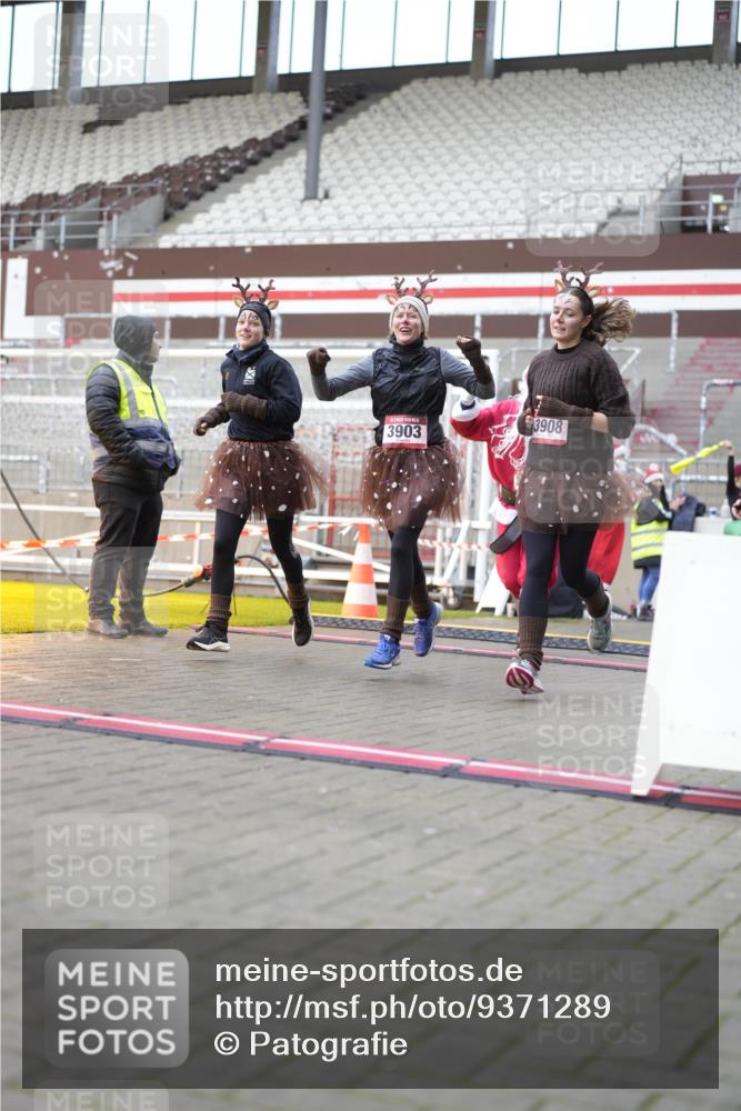 07.12.2025 - St. Pauli X-Mass-Run No. 15 Patografie http://msf.ph/oto/9371289 07.12.2025 11:42:08 Ziel 462, 465, 1834, 2291, 3810, 3903, 3905, 3906, 3908, 3922, 3923, 4605, 4614 meine-sportfotos.de