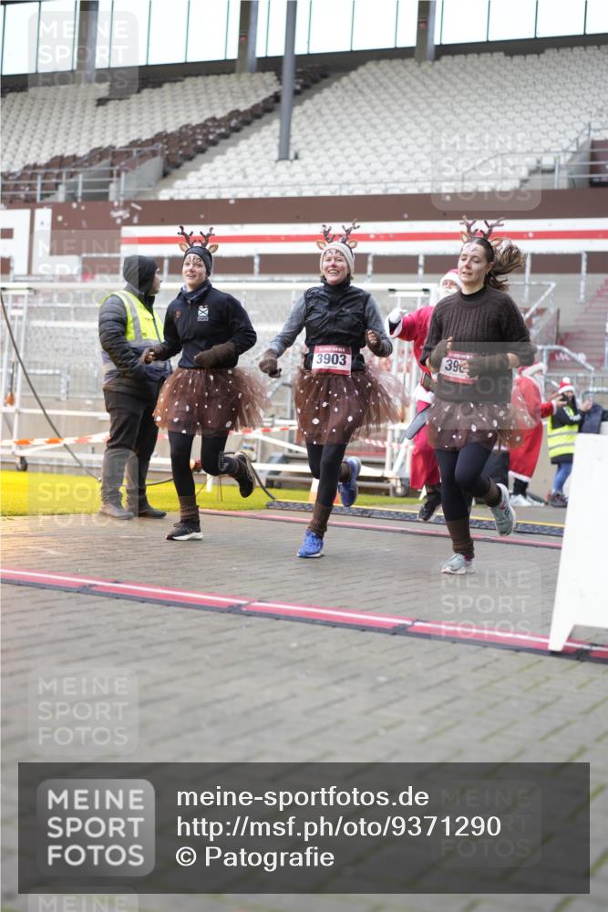 07.12.2025 - St. Pauli X-Mass-Run No. 15 Patografie http://msf.ph/oto/9371290 07.12.2025 11:42:08 Ziel 462, 465, 1834, 2291, 3810, 3903, 3905, 3906, 3908, 3922, 3923, 4605, 4614 meine-sportfotos.de