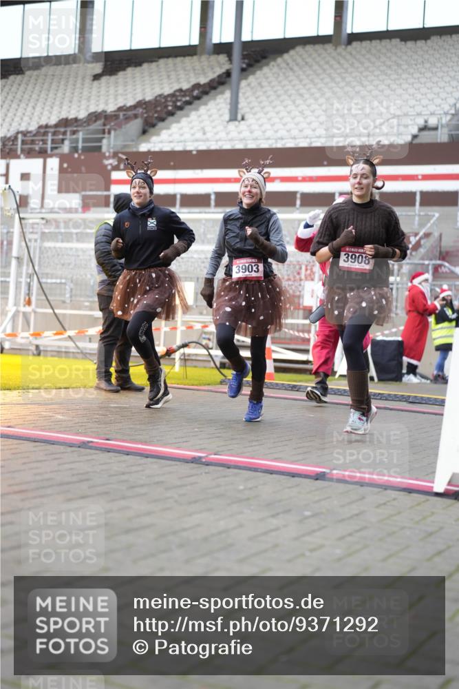 07.12.2025 - St. Pauli X-Mass-Run No. 15 Patografie http://msf.ph/oto/9371292 07.12.2025 11:42:08 Ziel 462, 465, 1834, 2291, 3810, 3903, 3905, 3906, 3908, 3922, 3923, 4605, 4614 meine-sportfotos.de