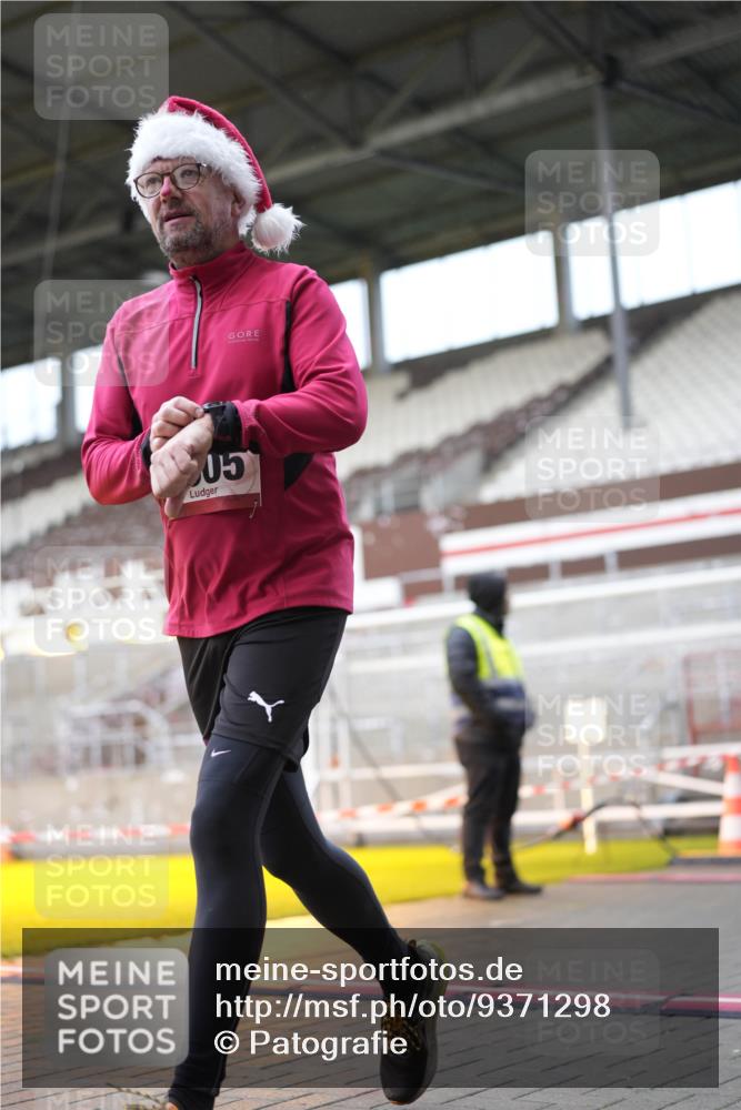 07.12.2025 - St. Pauli X-Mass-Run No. 15 Patografie http://msf.ph/oto/9371298 07.12.2025 11:42:10 Ziel 462, 465, 1834, 2291, 3810, 3903, 3905, 3906, 3908, 3922, 4605, 4614 meine-sportfotos.de