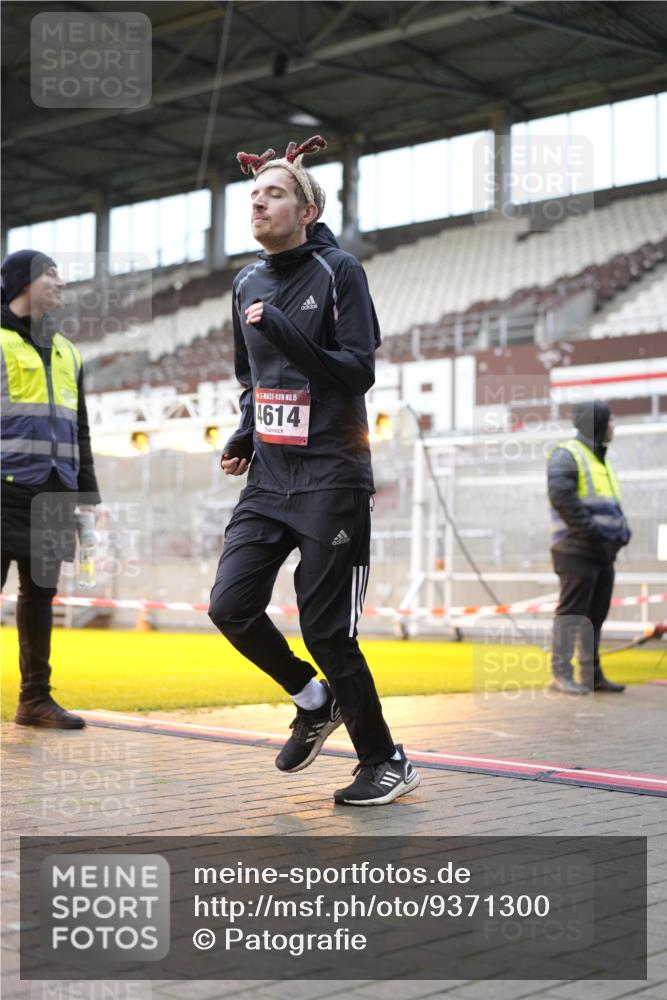 07.12.2025 - St. Pauli X-Mass-Run No. 15 Patografie http://msf.ph/oto/9371300 07.12.2025 11:42:12 Ziel 462, 465, 1834, 2291, 3810, 3903, 3905, 3906, 3908, 4605, 4614 meine-sportfotos.de