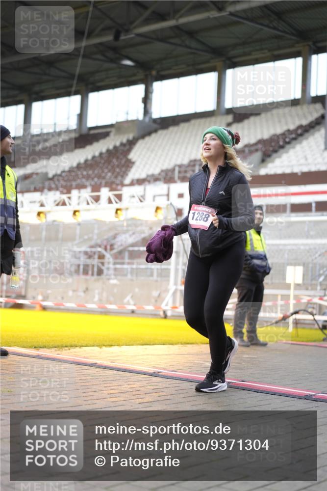 07.12.2025 - St. Pauli X-Mass-Run No. 15 Patografie http://msf.ph/oto/9371304 07.12.2025 11:42:18 Ziel 1288, 3810, 3903, 3905, 3906, 3908, 4600, 4606, 4614 meine-sportfotos.de