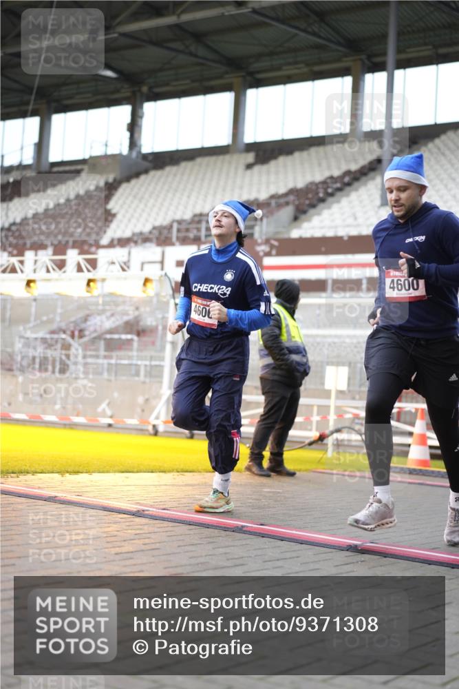 07.12.2025 - St. Pauli X-Mass-Run No. 15 Patografie http://msf.ph/oto/9371308 07.12.2025 11:42:23 Ziel 976, 1288, 3903, 3905, 3906, 3908, 4600, 4606, 4614 meine-sportfotos.de