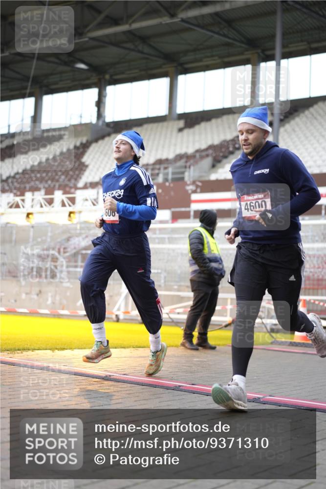 07.12.2025 - St. Pauli X-Mass-Run No. 15 Patografie http://msf.ph/oto/9371310 07.12.2025 11:42:23 Ziel 976, 1288, 3903, 3905, 3906, 3908, 4600, 4606, 4614 meine-sportfotos.de
