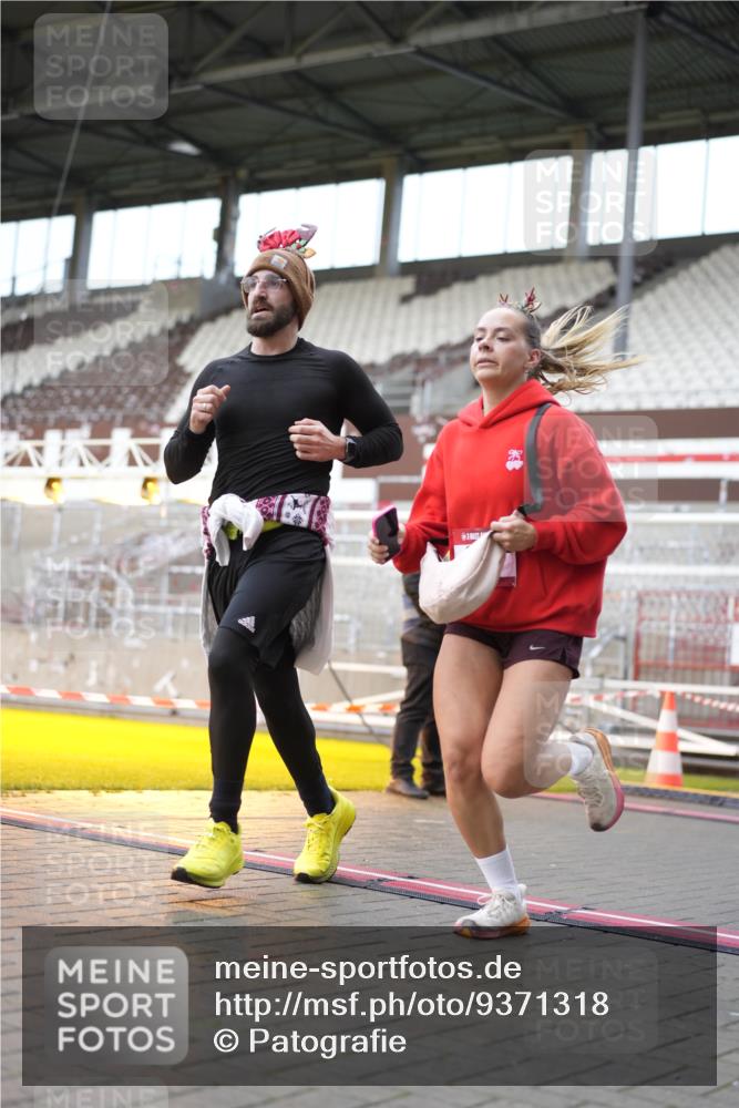 07.12.2025 - St. Pauli X-Mass-Run No. 15 Patografie http://msf.ph/oto/9371318 07.12.2025 11:42:28 Ziel 976, 1288, 4600, 4606 meine-sportfotos.de