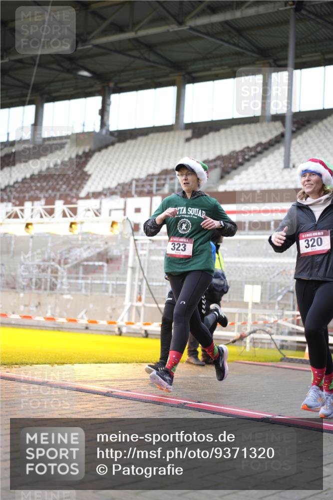 07.12.2025 - St. Pauli X-Mass-Run No. 15 Patografie http://msf.ph/oto/9371320 07.12.2025 11:42:36 Ziel 158, 172, 320, 323, 976, 3425, 3435, 3964, 3965, 4600, 4606 meine-sportfotos.de