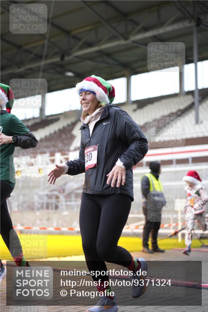 07.12.2025 - St. Pauli X-Mass-Run No. 15 Patografie http://msf.ph/oto/9371324 07.12.2025 11:42:37 Ziel 158, 172, 320, 323, 976, 3425, 3435, 3964, 3965, 4600, 4606 meine-sportfotos.de