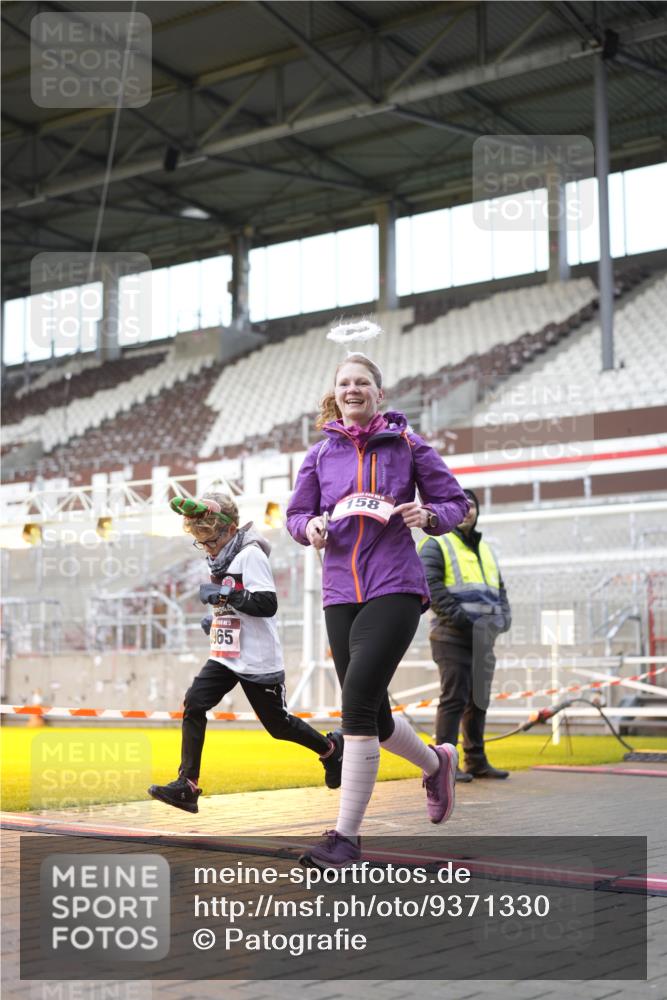 07.12.2025 - St. Pauli X-Mass-Run No. 15 Patografie http://msf.ph/oto/9371330 07.12.2025 11:42:39 Ziel 158, 172, 320, 323, 976, 3425, 3435, 3576, 3579, 3672, 3964, 3965 meine-sportfotos.de