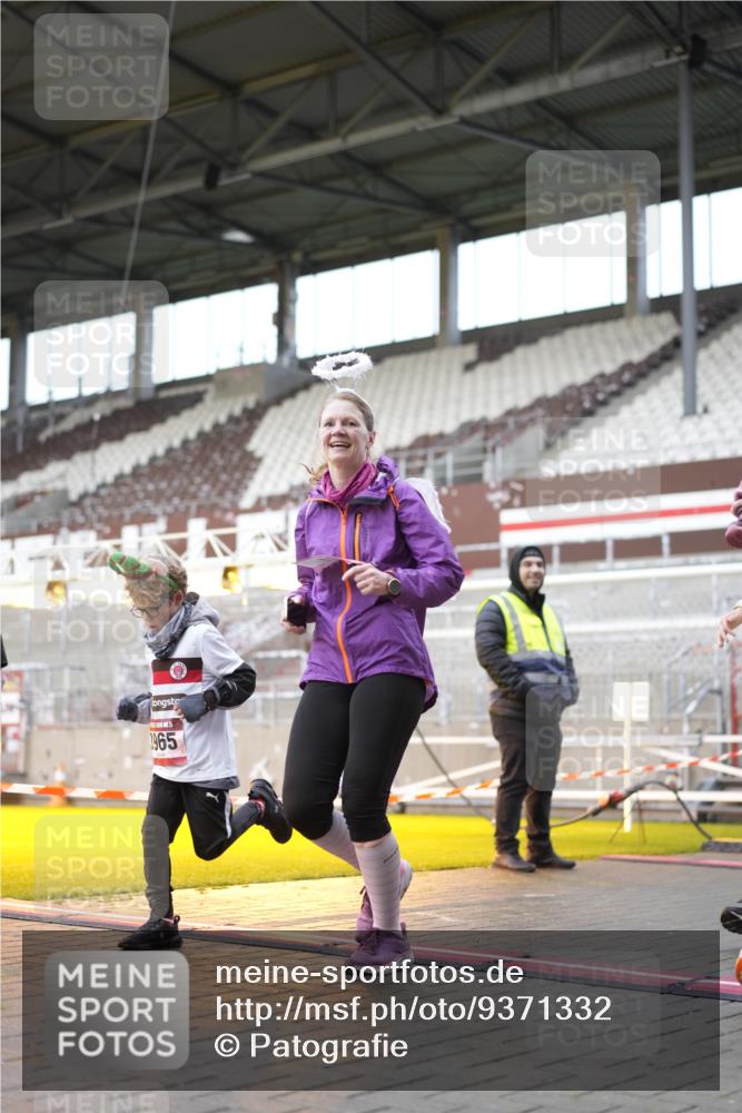 07.12.2025 - St. Pauli X-Mass-Run No. 15 Patografie http://msf.ph/oto/9371332 07.12.2025 11:42:39 Ziel 158, 172, 320, 323, 976, 3425, 3435, 3576, 3579, 3672, 3964, 3965 meine-sportfotos.de
