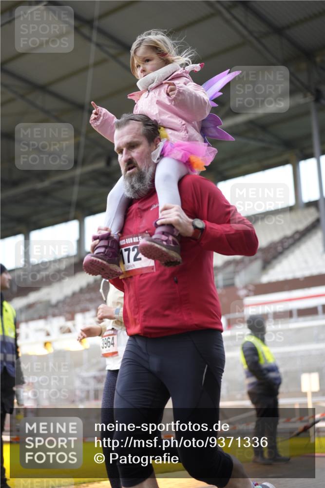 07.12.2025 - St. Pauli X-Mass-Run No. 15 Patografie http://msf.ph/oto/9371336 07.12.2025 11:42:40 Ziel 158, 172, 320, 323, 976, 1975, 3425, 3435, 3576, 3579, 3672, 3964, 3965 meine-sportfotos.de