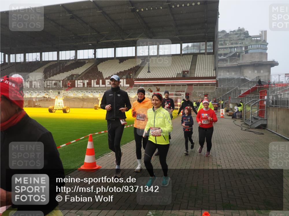 07.12.2025 - St. Pauli X-Mass-Run No. 15 Fabian Wolf http://msf.ph/oto/9371342 07.12.2025 10:06:29 Ziel 34, 187, 562, 1369, 1479, 1480, 1832, 1946, 3213, 3232, 3534, 3535, 3536, 3537, 4459, 4657, 4672, 4677, 4736, 4739 meine-sportfotos.de