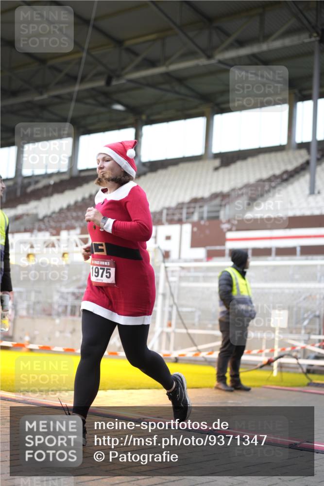 07.12.2025 - St. Pauli X-Mass-Run No. 15 Patografie http://msf.ph/oto/9371347 07.12.2025 11:42:45 Ziel 158, 172, 320, 323, 652, 1975, 3425, 3435, 3576, 3579, 3663, 3672, 3953, 3964, 3965 meine-sportfotos.de