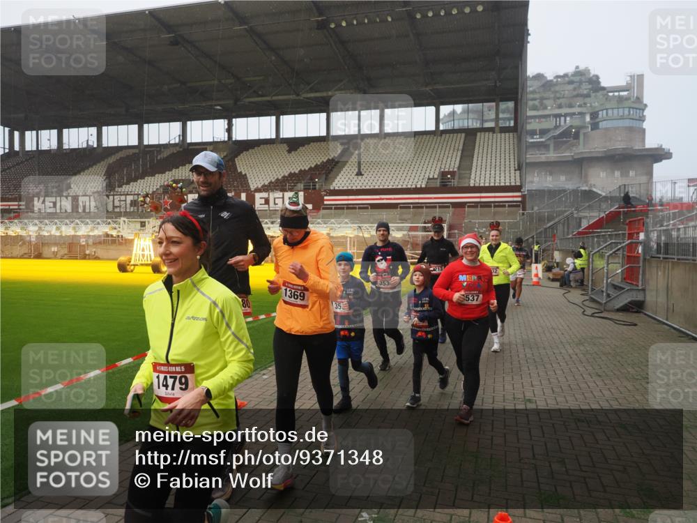 07.12.2025 - St. Pauli X-Mass-Run No. 15 Fabian Wolf http://msf.ph/oto/9371348 07.12.2025 10:06:30 Ziel 34, 187, 562, 1369, 1479, 1480, 1832, 1946, 3213, 3232, 3534, 3535, 3536, 3537, 4459, 4672, 4677 meine-sportfotos.de