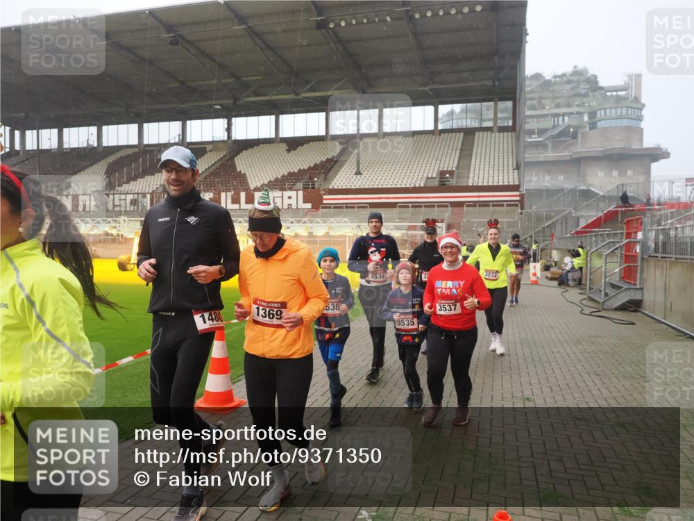 07.12.2025 - St. Pauli X-Mass-Run No. 15 Fabian Wolf http://msf.ph/oto/9371350 07.12.2025 10:06:30 Ziel 34, 187, 562, 1369, 1479, 1480, 1832, 1946, 3213, 3232, 3534, 3535, 3536, 3537, 4459, 4672, 4677 meine-sportfotos.de