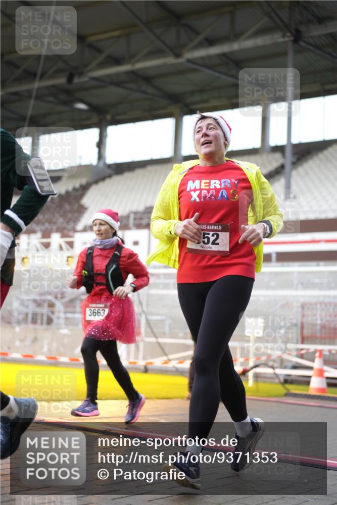 07.12.2025 - St. Pauli X-Mass-Run No. 15 Patografie http://msf.ph/oto/9371353 07.12.2025 11:42:48 Ziel 158, 172, 320, 323, 652, 1975, 3425, 3435, 3576, 3579, 3663, 3672, 3953, 3964, 3965 meine-sportfotos.de