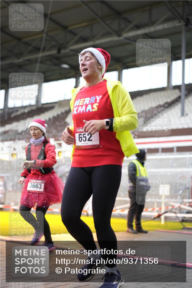 07.12.2025 - St. Pauli X-Mass-Run No. 15 Patografie http://msf.ph/oto/9371356 07.12.2025 11:42:48 Ziel 158, 172, 320, 323, 652, 1975, 3425, 3435, 3576, 3579, 3663, 3672, 3953, 3964, 3965 meine-sportfotos.de