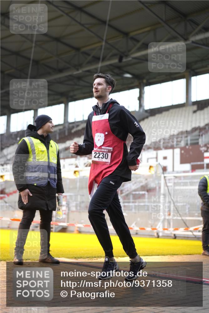 07.12.2025 - St. Pauli X-Mass-Run No. 15 Patografie http://msf.ph/oto/9371358 07.12.2025 11:42:59 Ziel 652, 1975, 2230, 2669, 3579, 3663, 3953, 5001, 5002 meine-sportfotos.de