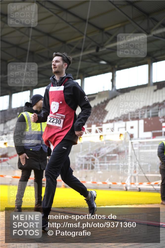 07.12.2025 - St. Pauli X-Mass-Run No. 15 Patografie http://msf.ph/oto/9371360 07.12.2025 11:43:00 Ziel 1, 652, 1975, 2230, 2669, 3625, 3663, 3953, 5001, 5002 meine-sportfotos.de